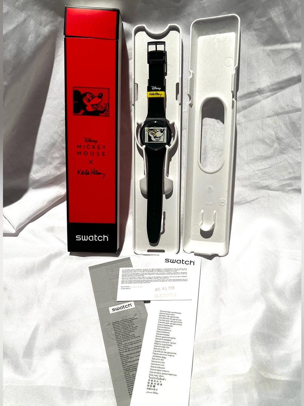 Swatch Keith Haring X Disney Mickey Mouse Blanc Sur Noir Watch SUOZ337